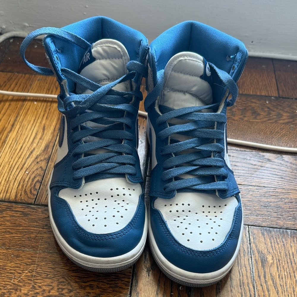 Nike High-Top Sneakers in White & Teal